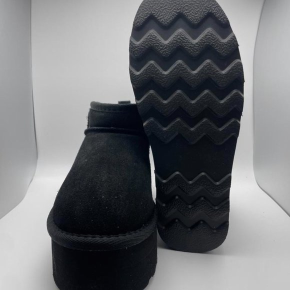 CUSHIONAIRE Women's COZY Genuine Suede pull on platform boot BLACK 6 - Picture 5 of 6